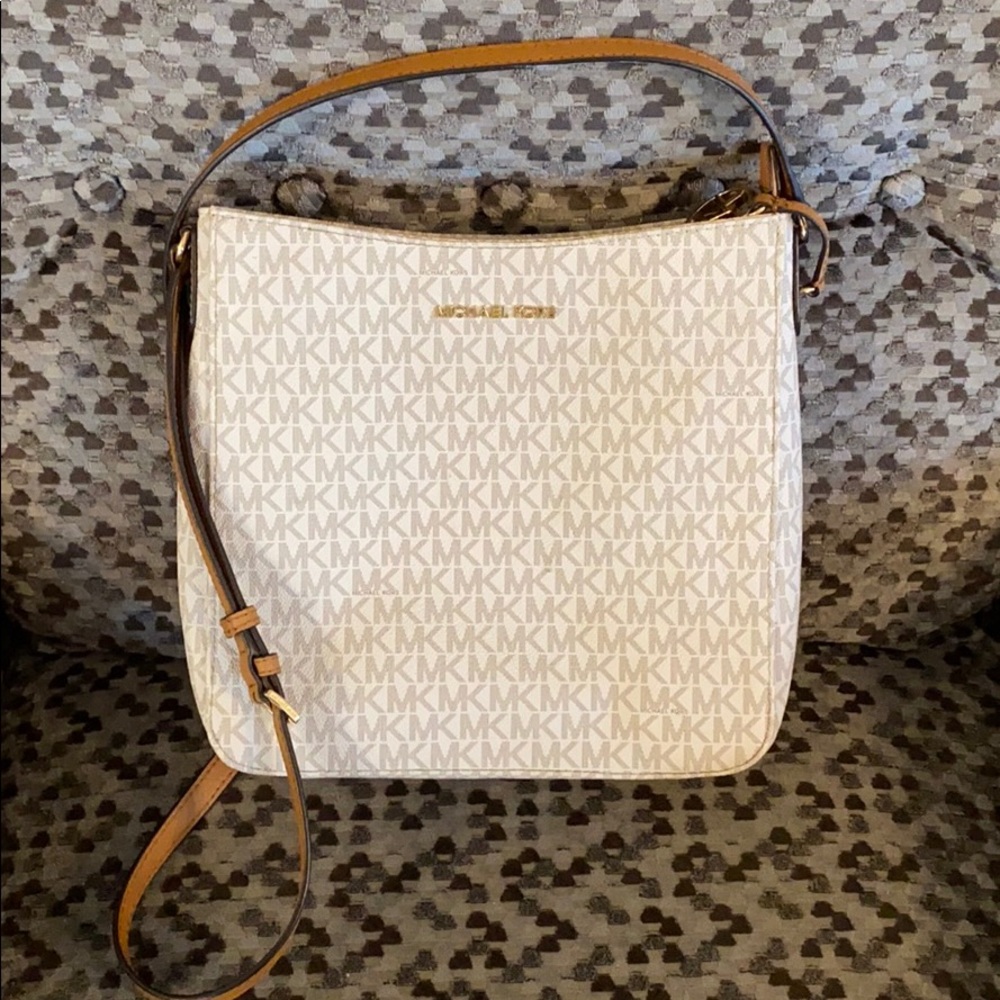 Michael Kors vanilla LG Jet set Messenger